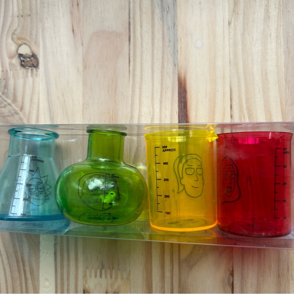 NWB Loot Crate Sci-Fi Rick & Morty Mini Beaker Plastic Shot Glass Set - Picture 5 of 9
